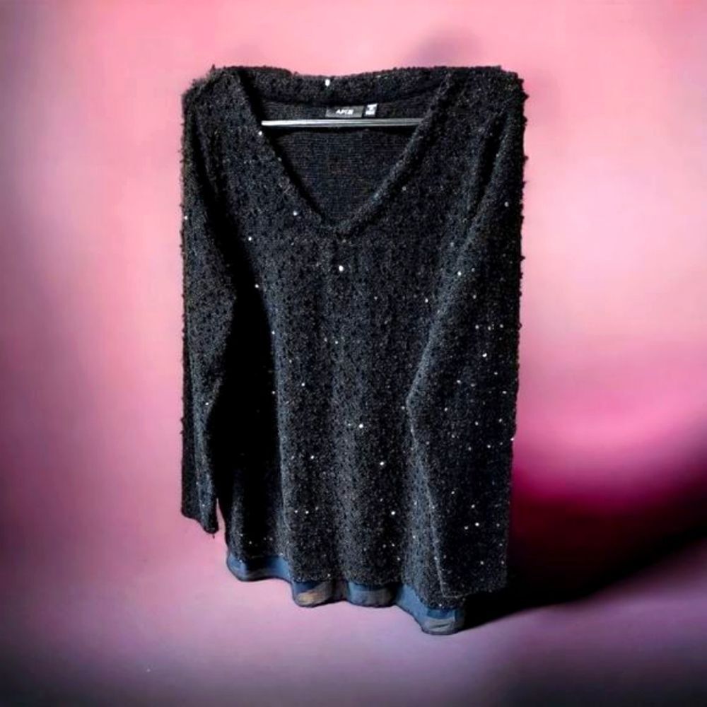 APT9 Women's Plus Size black V- neck sweater with  sparkly sequins